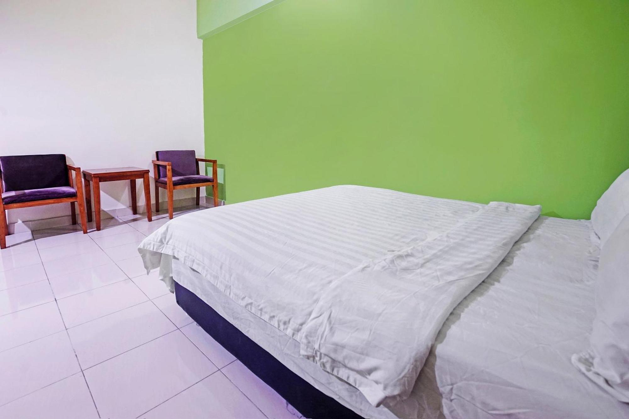 Hotel Night Queen Salak Tinggi セパン エクステリア 写真