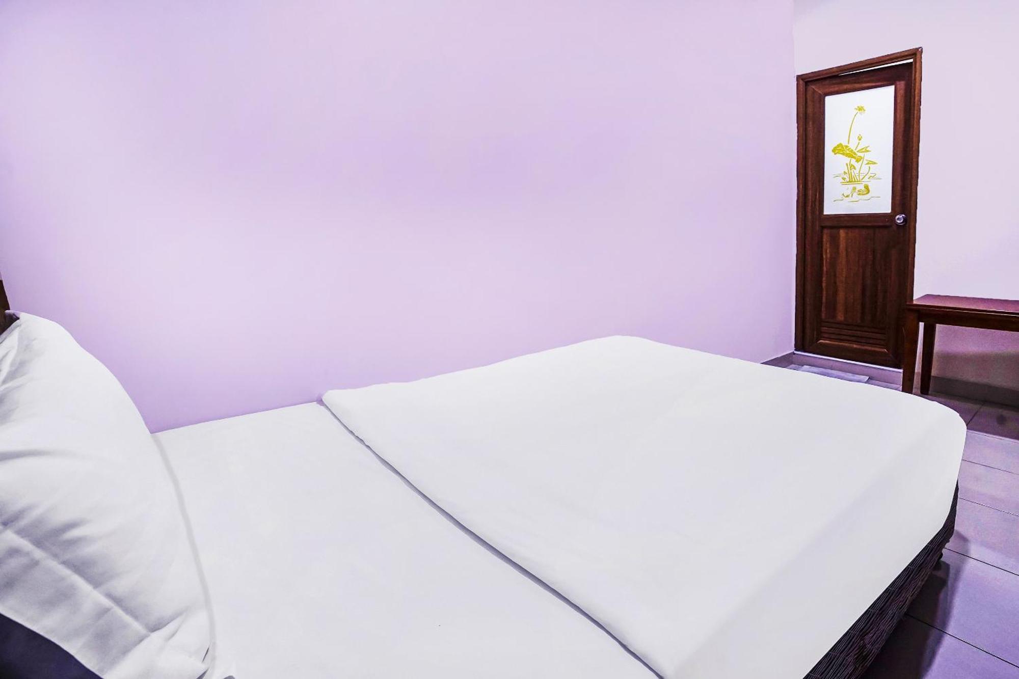 Hotel Night Queen Salak Tinggi セパン エクステリア 写真