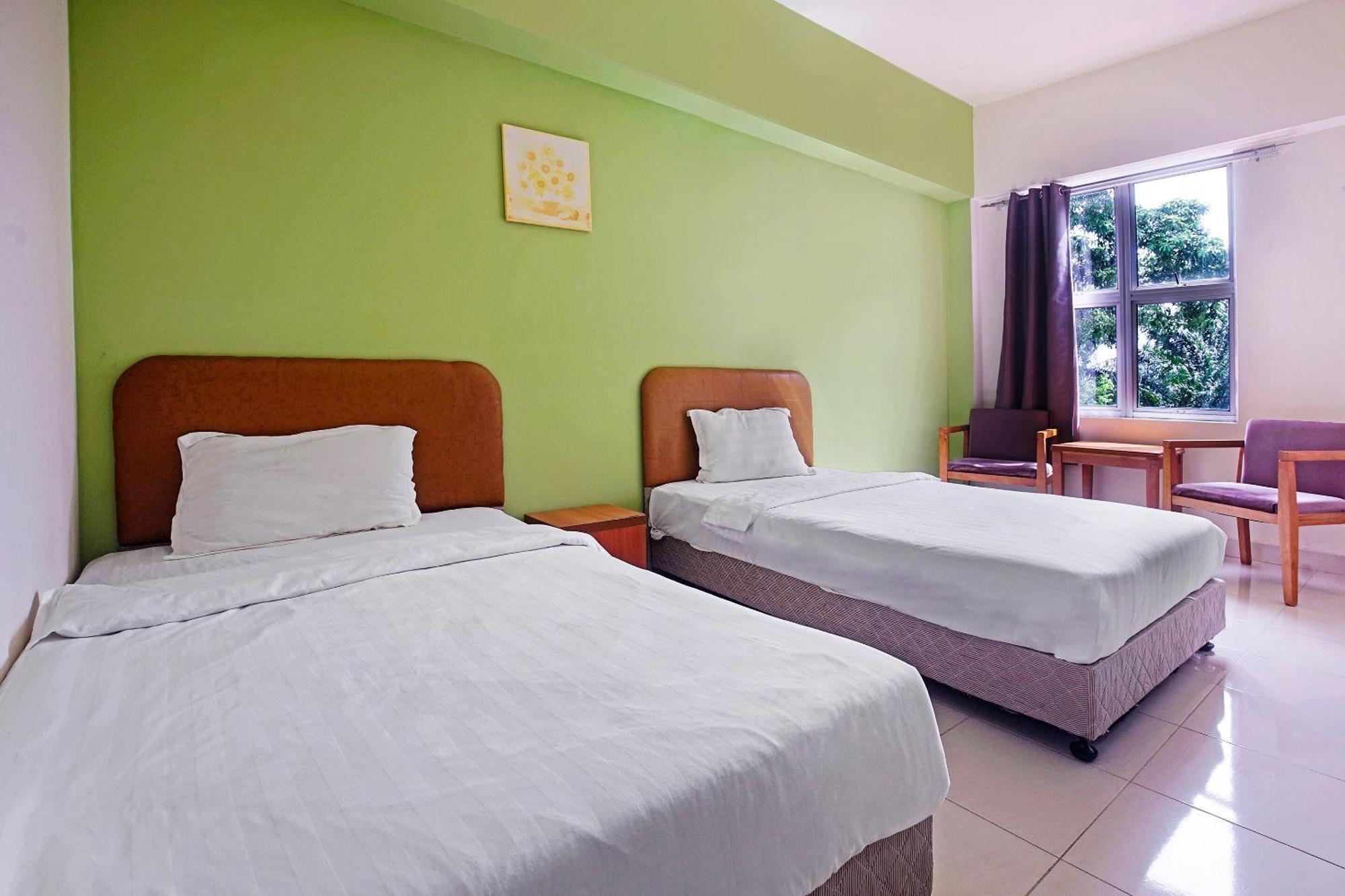 Hotel Night Queen Salak Tinggi セパン エクステリア 写真