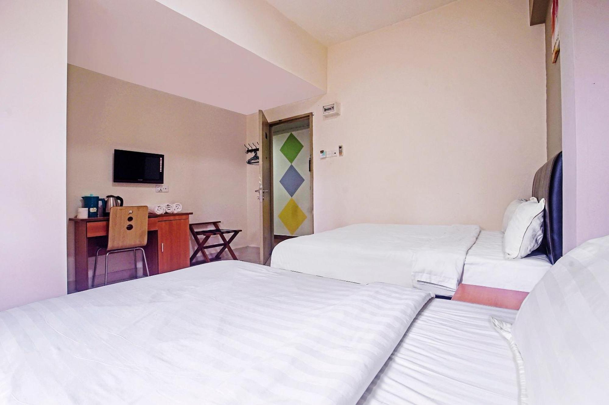Hotel Night Queen Salak Tinggi セパン エクステリア 写真
