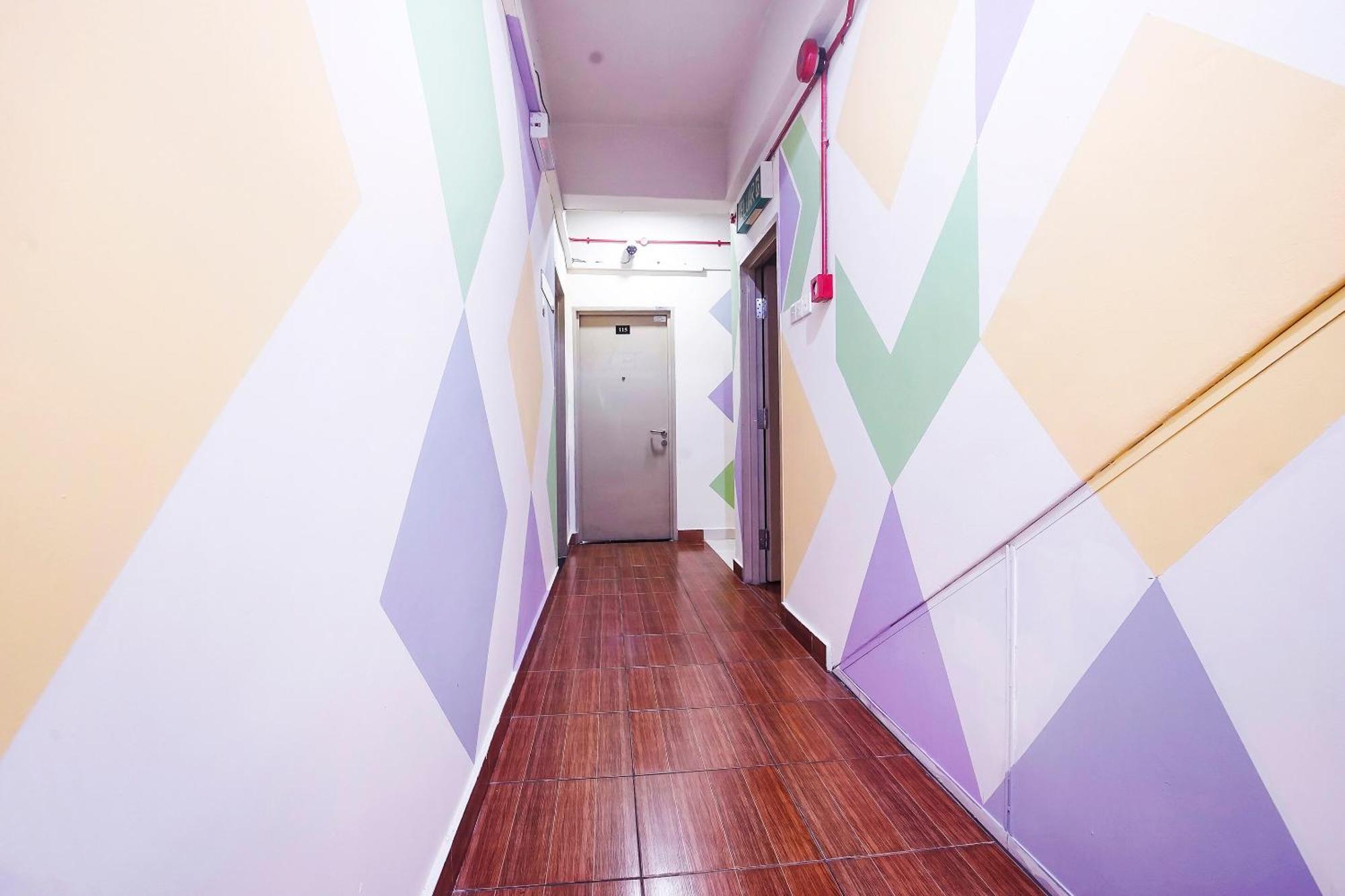 Hotel Night Queen Salak Tinggi セパン エクステリア 写真