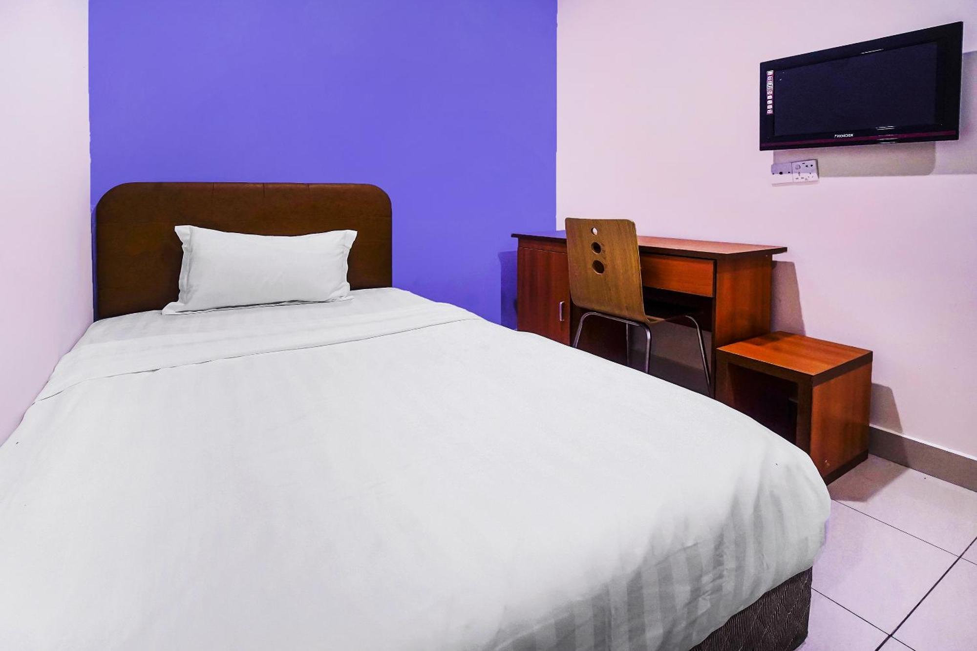 Hotel Night Queen Salak Tinggi セパン エクステリア 写真