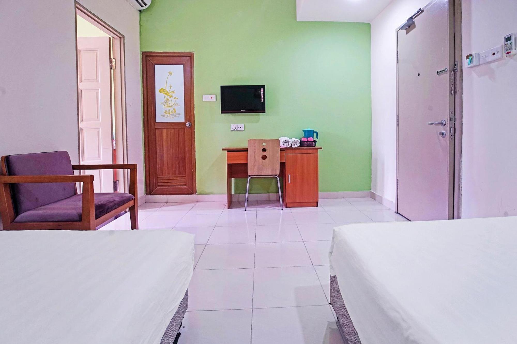 Hotel Night Queen Salak Tinggi セパン エクステリア 写真
