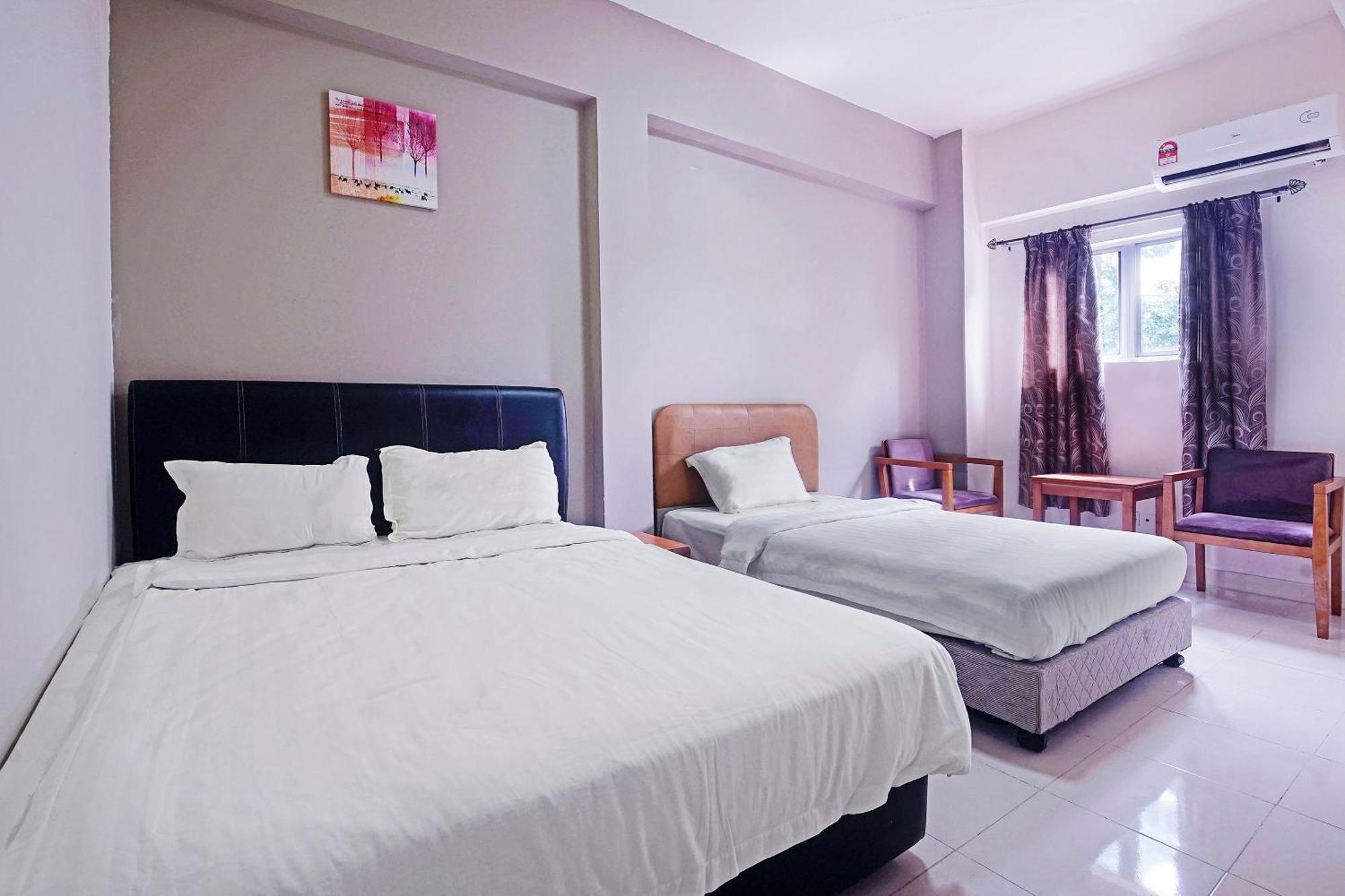 Hotel Night Queen Salak Tinggi セパン エクステリア 写真