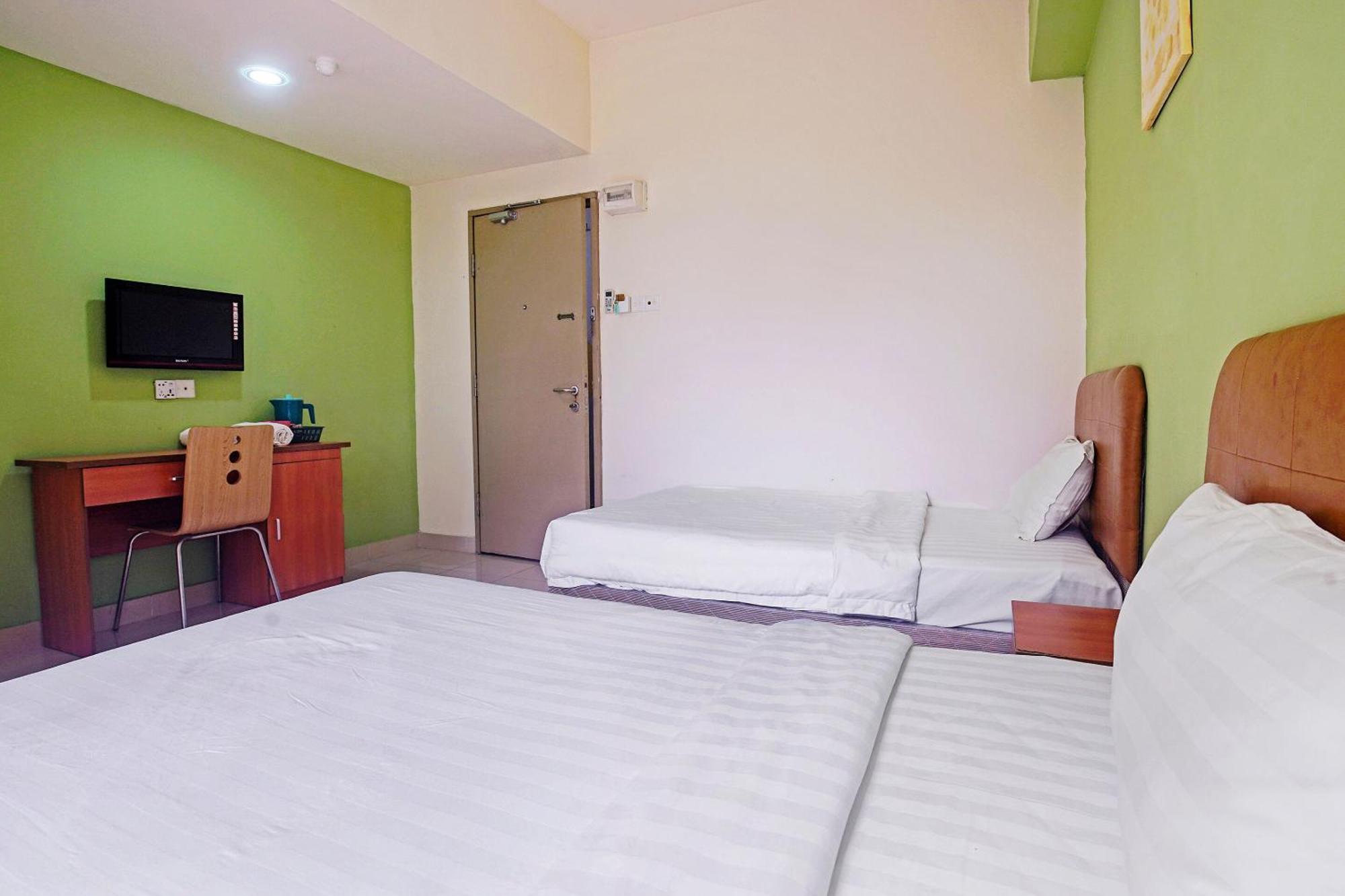 Hotel Night Queen Salak Tinggi セパン エクステリア 写真