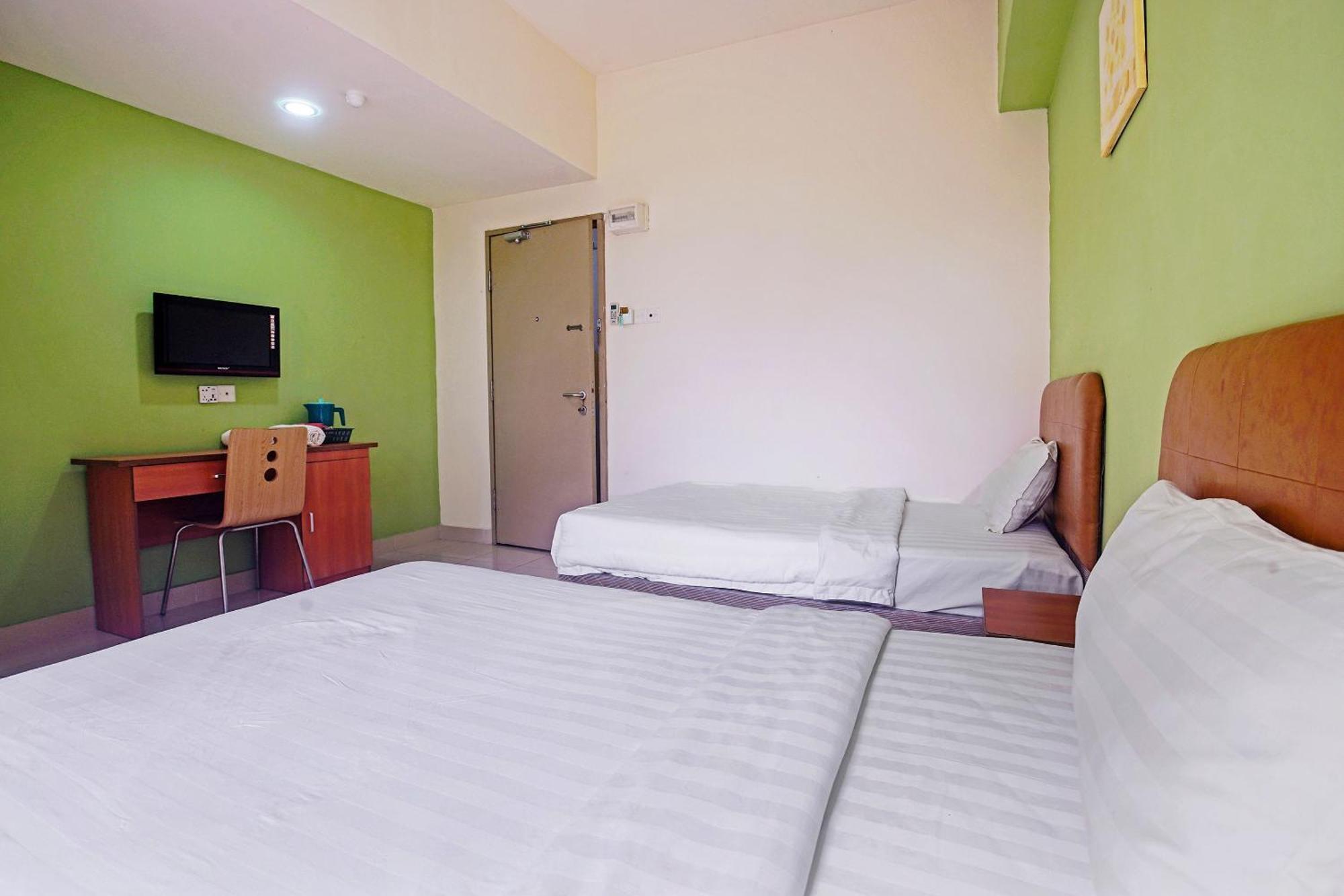 Hotel Night Queen Salak Tinggi セパン エクステリア 写真