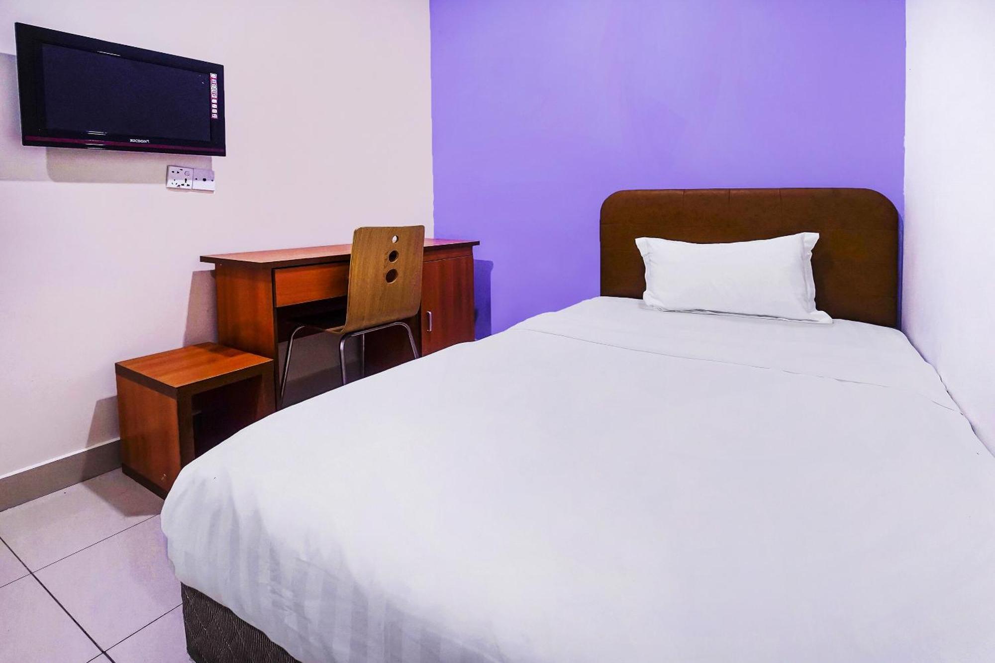 Hotel Night Queen Salak Tinggi セパン エクステリア 写真