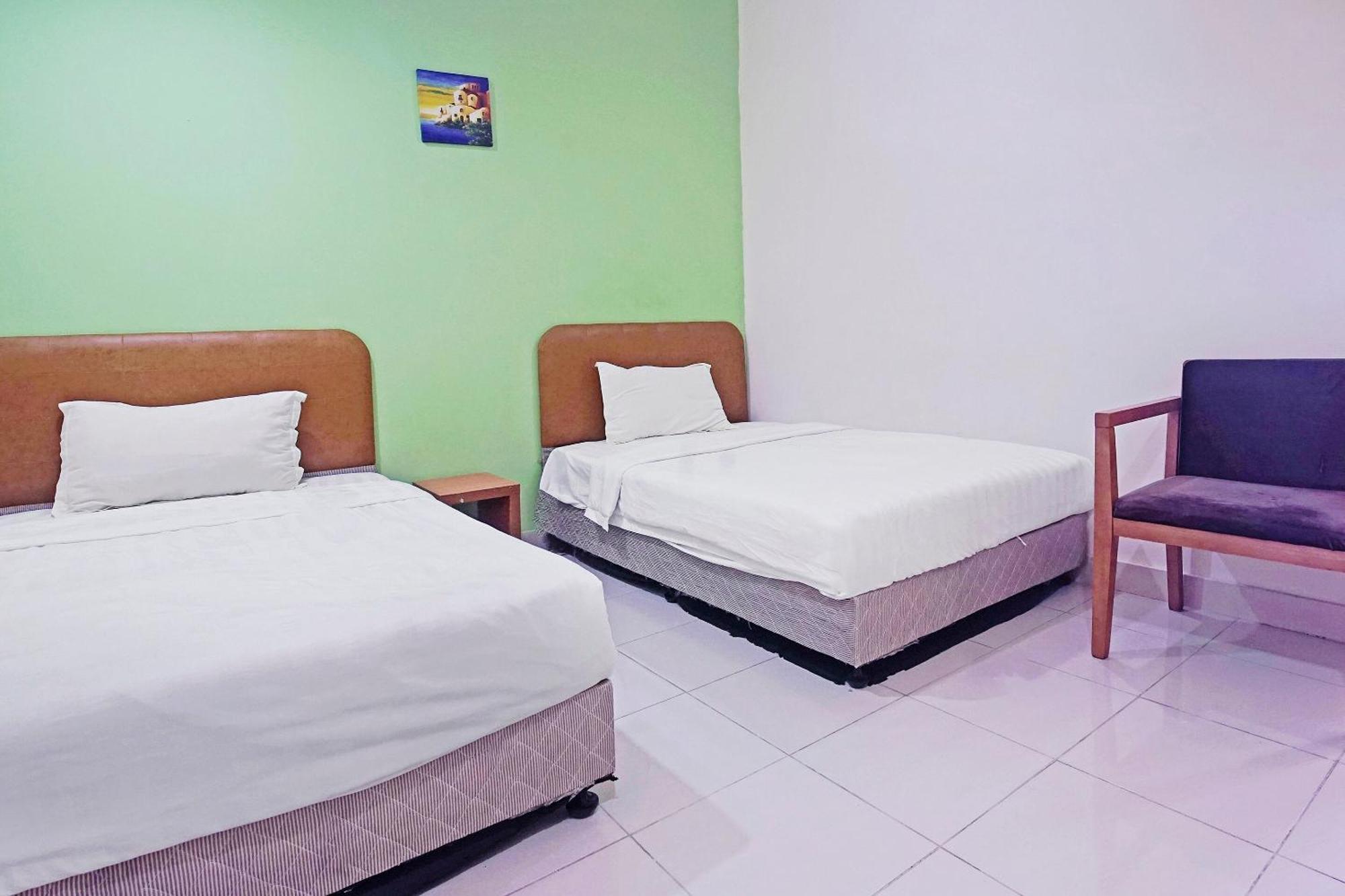 Hotel Night Queen Salak Tinggi セパン エクステリア 写真