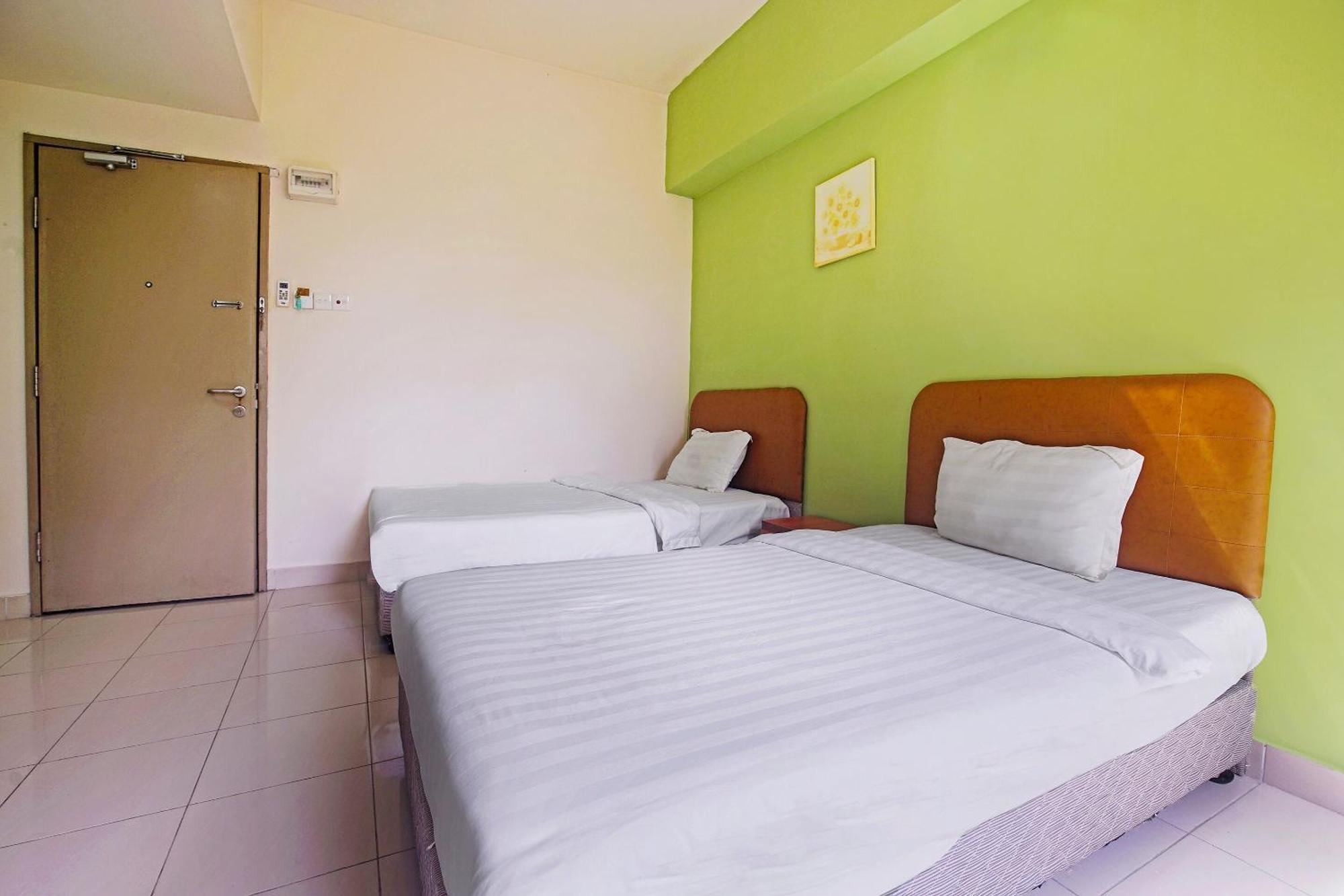 Hotel Night Queen Salak Tinggi セパン エクステリア 写真
