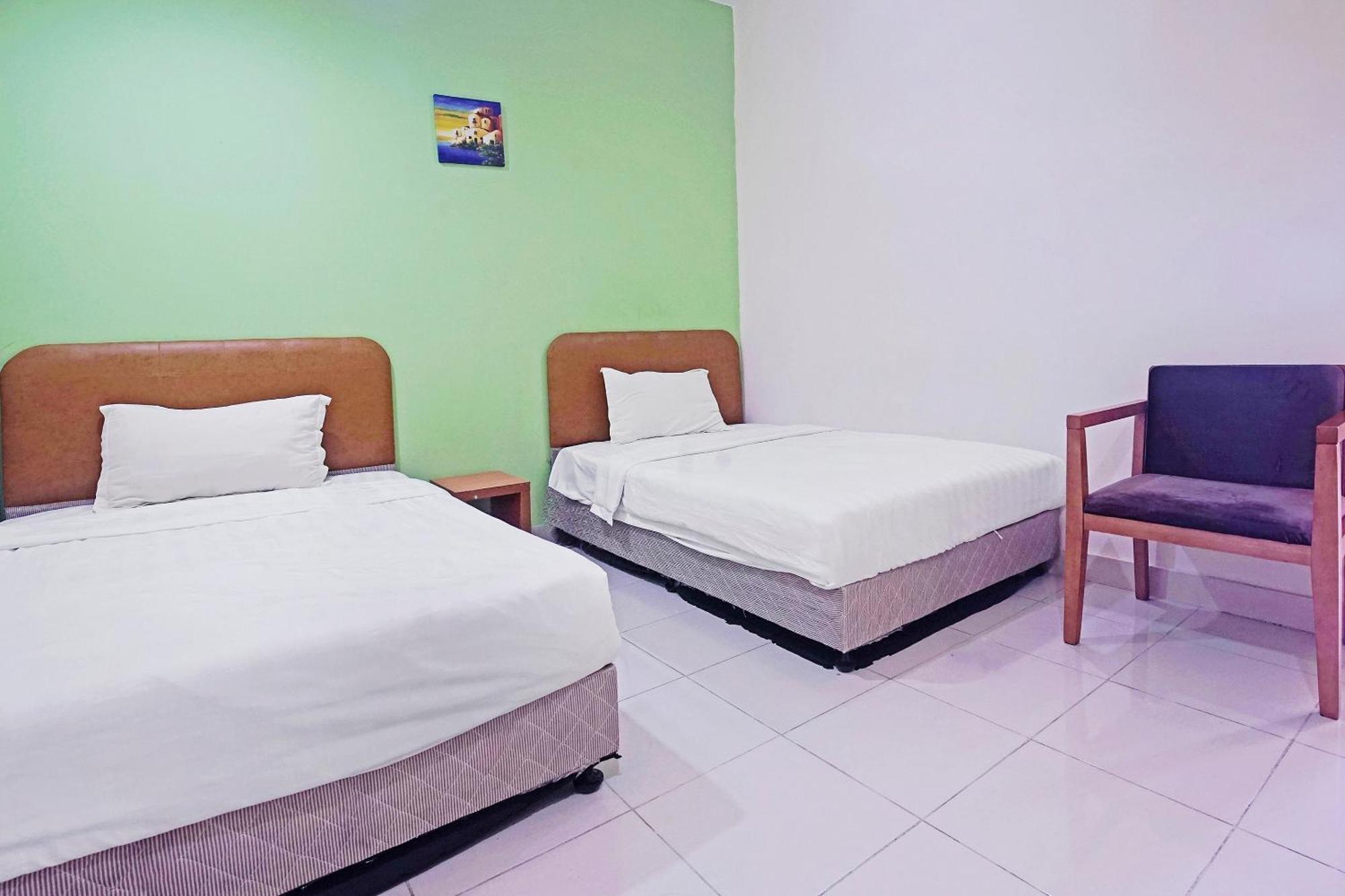 Hotel Night Queen Salak Tinggi セパン エクステリア 写真