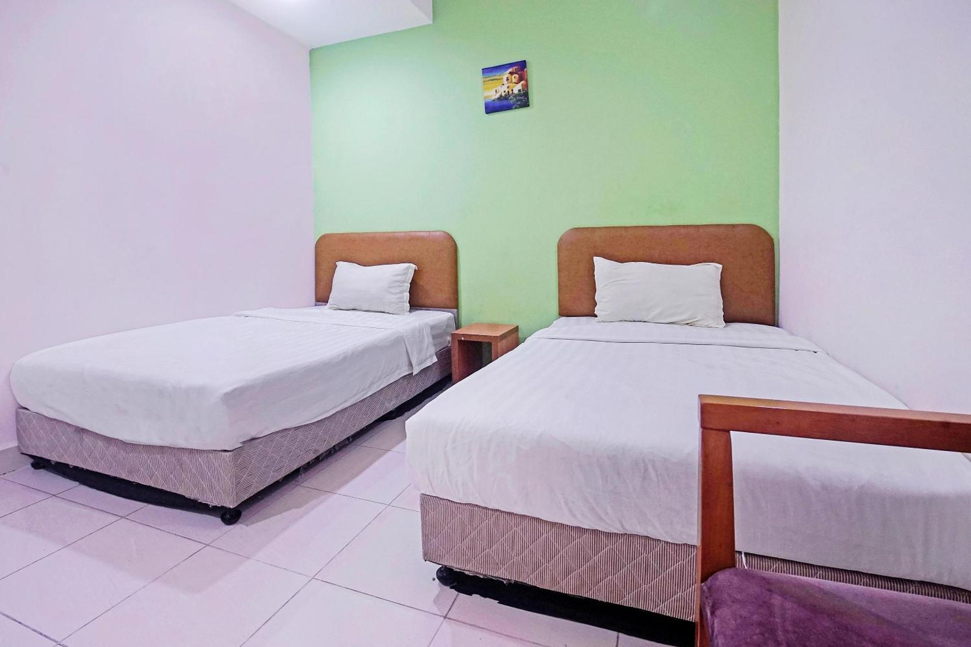 Hotel Night Queen Salak Tinggi セパン エクステリア 写真