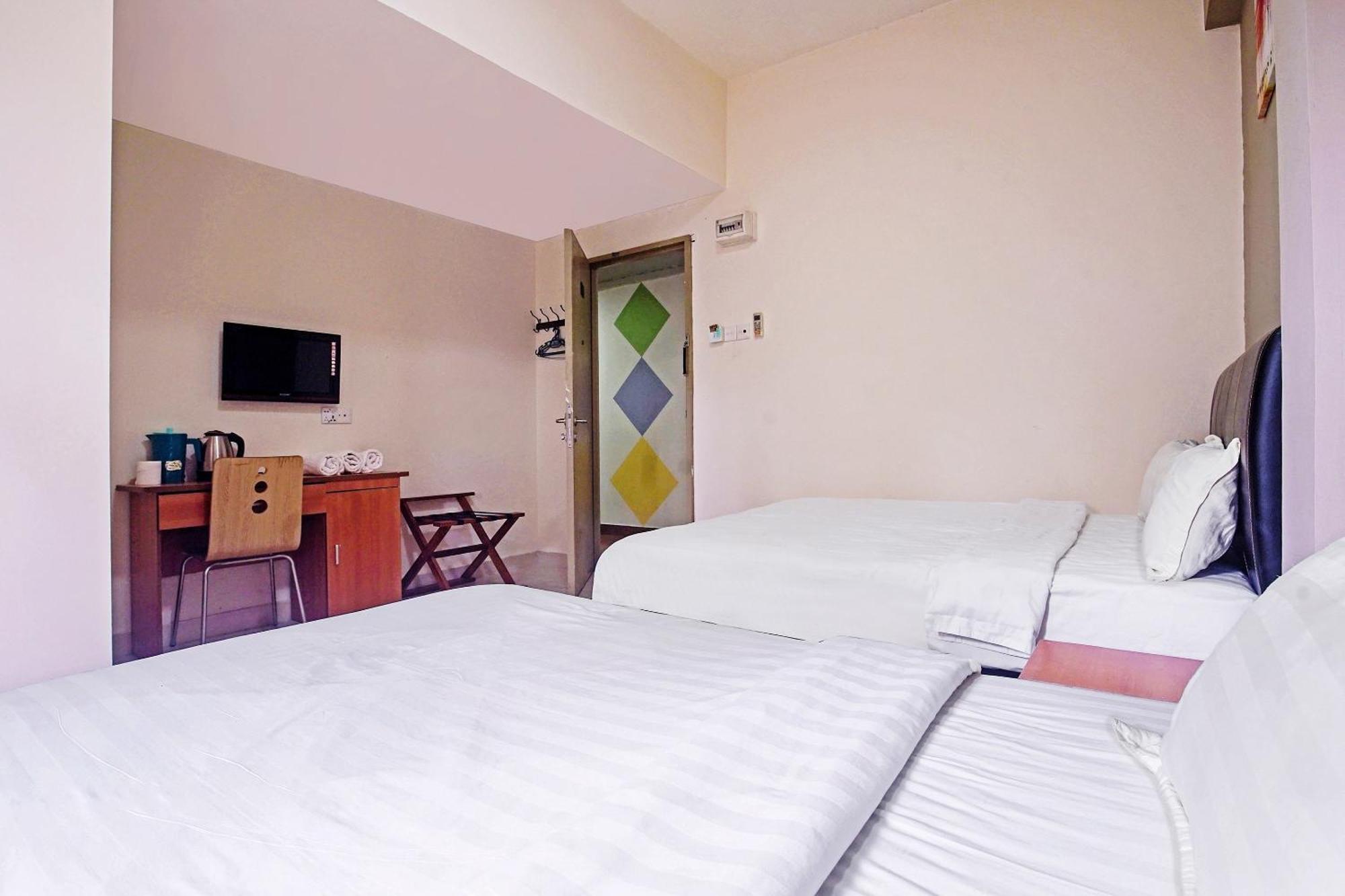Hotel Night Queen Salak Tinggi セパン エクステリア 写真